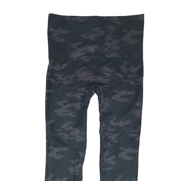 SPANX Look At Me Now Leggings Black Camo - Picture 8 of 9